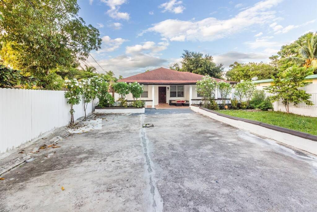 Bright & Cozy Duplex ~ Near South & Wynwood! Appartamento